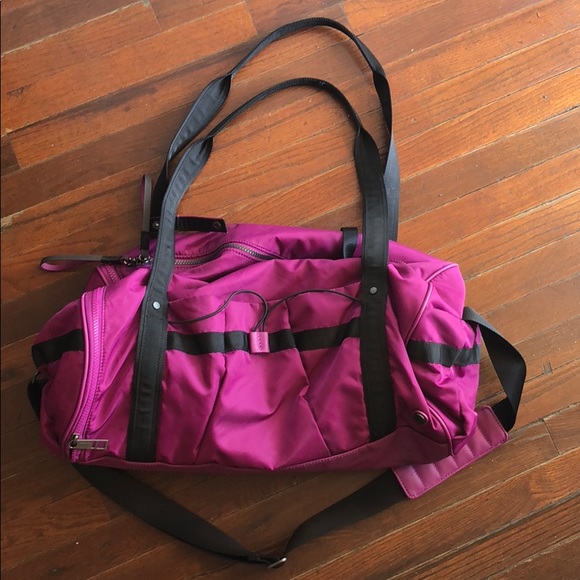 lululemon athletica Handbags - USED LULULEMON DUFFEL BAG